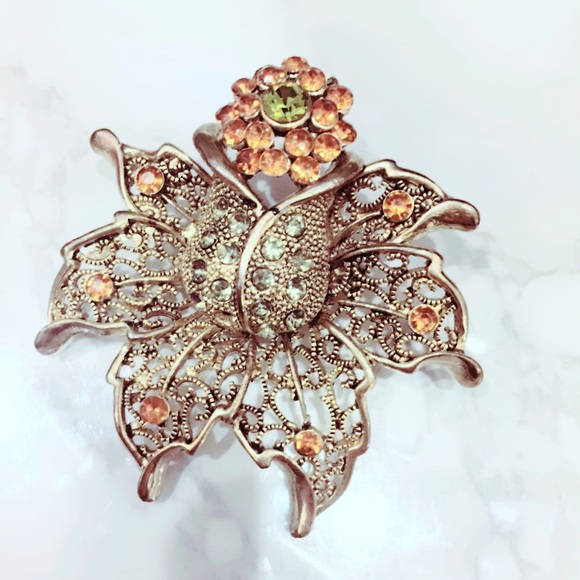 Vintage Jewelry - Gold Tone Large Floral Pin Brooch